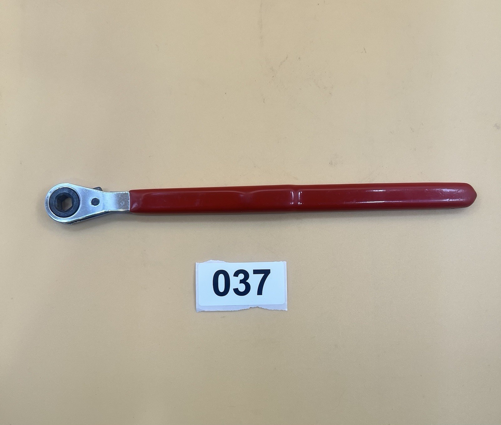Mac Tools USA 9.5″ Long 5/16″ Ratcheting Reversible Battery Terminal Wrench BP27