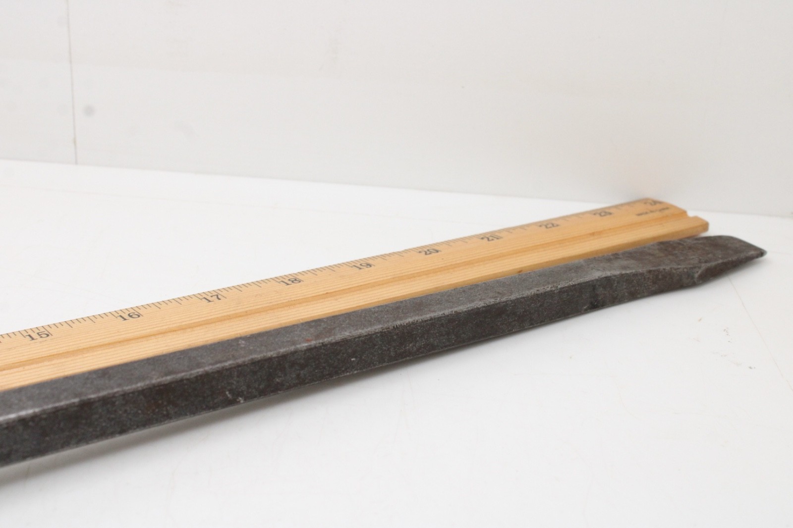 Unbranded 5/8″ Blade 18″ Long Shaft Flat Hard Maroon Handle Screwdriver