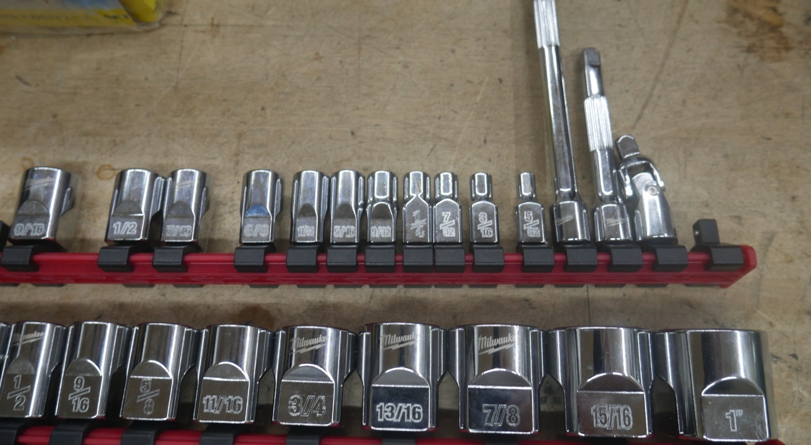 MILWAUKEE ASSORTED DEEP WELL REGULAR SOCKETS METRIC STANDARD 68 PIECES 3/8 1/2