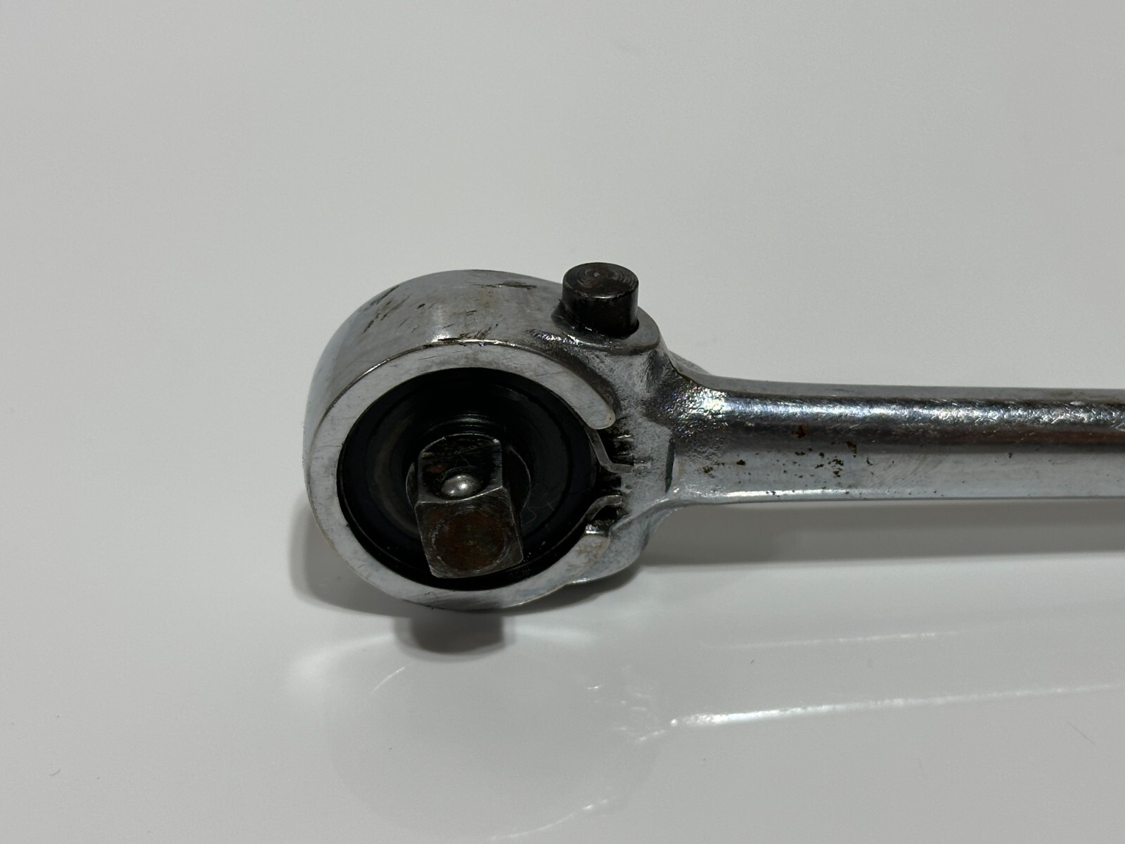 SK Tools USA 3/8″ Drive Push Button Switch Ratchet – Knurled Grip Handle