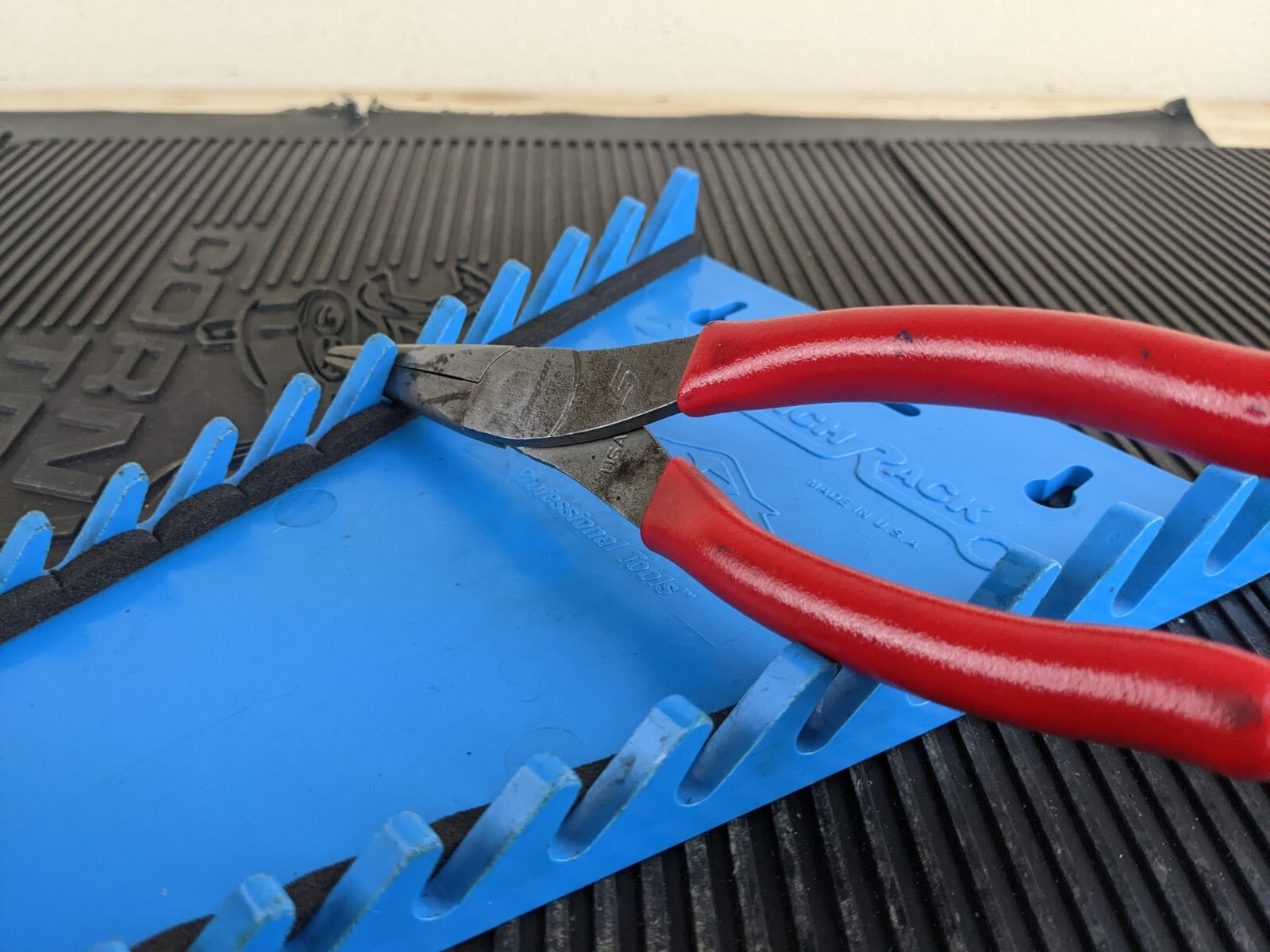 #aq817 Snap On Tools RED 96ACF 8″ Needle Nose Pliers Red Soft Grip