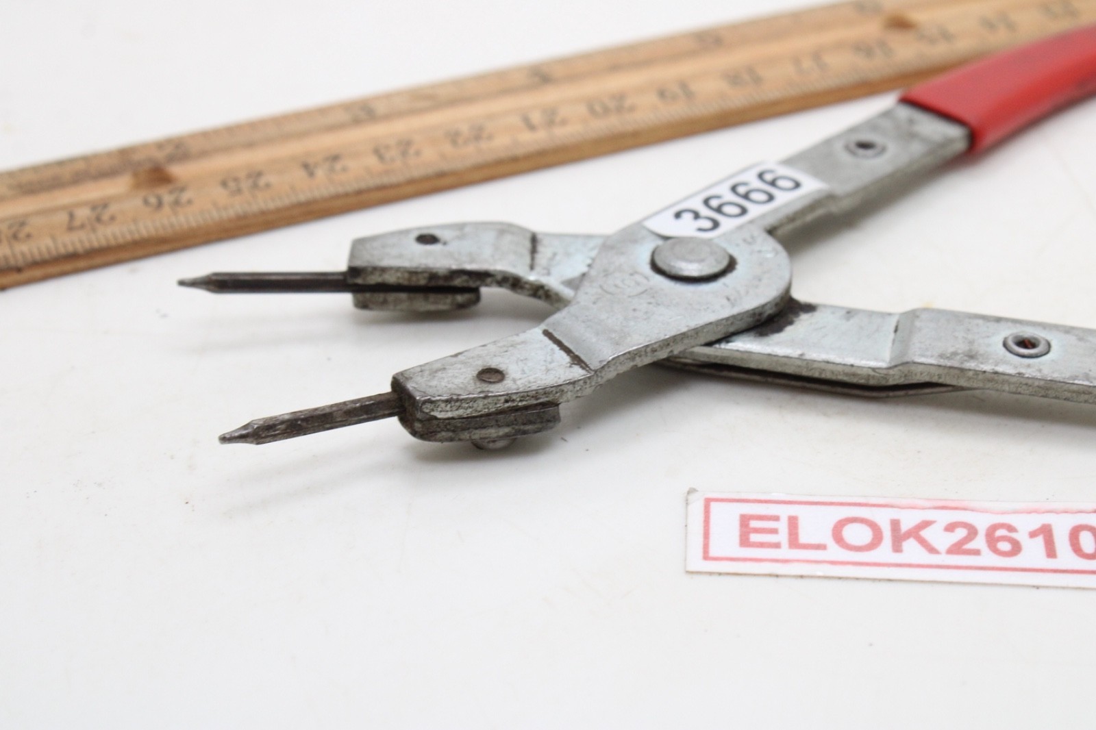 Unbranded 7″ Spring Loaded Red Rubber Handle External Snap Ring Pliers USA