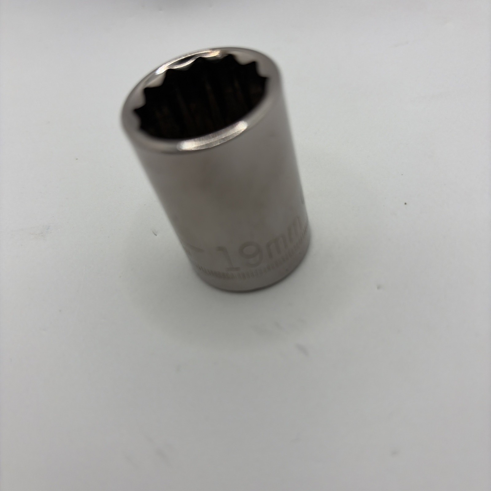 Craftsman 1/2″ Drive 19MM 12 Point Shallow Socket Metric G2 44238 USA