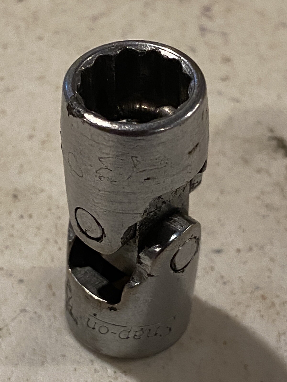 Snap On FVU14USA, 3/8″ Drive 7/16″ SAE 12 Point Chrome Swivel Socket USA
