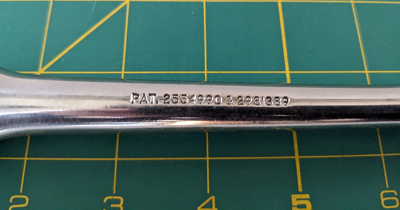 Vintage Husky CS-43 1/2” Drive Round Head Ratchet 10” Long Knurled Handle USA