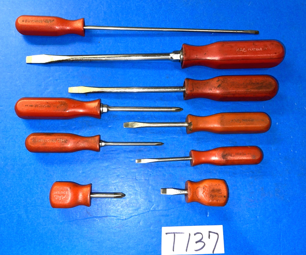 MAC TOOLS VINTAGE 9 PIECE ASSORTED RED HARD HANDLE SCREWDRIVER SET