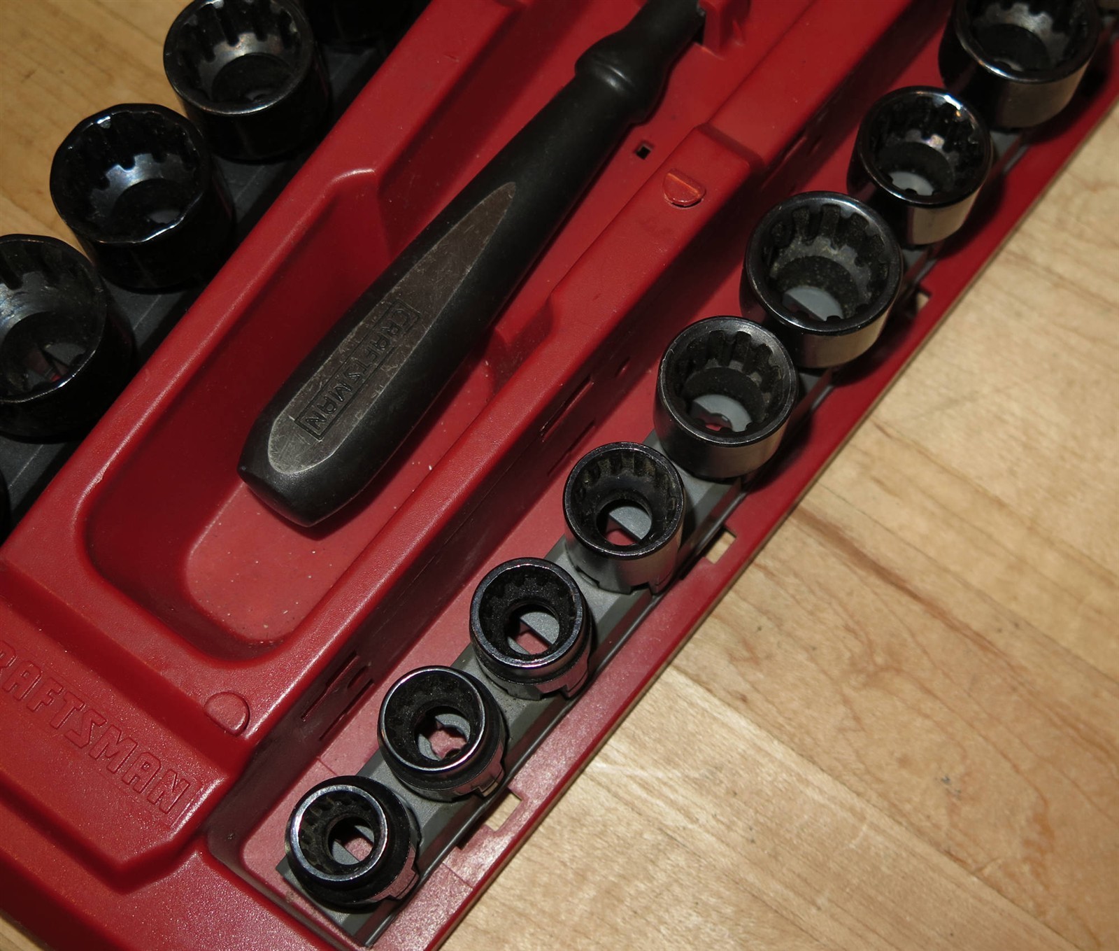 Craftsman 31088 19 Piece SAE / METRIC Universal Max Axess Pass Thru Socket Set