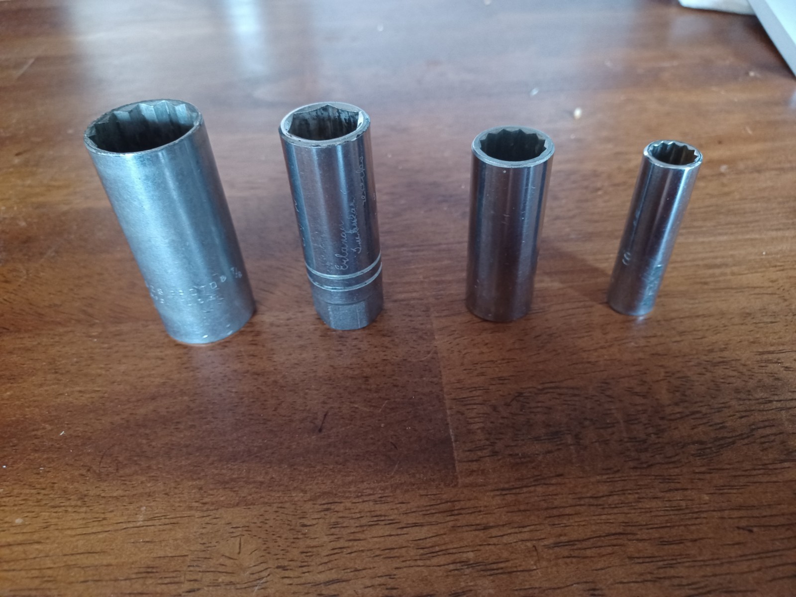Proto Pear Ratchet 5249 3/8″ Drive With 13 various Sockets. Great mix! Nice