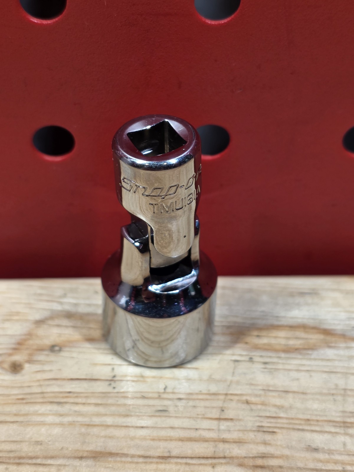 Snap-on Tools TMU181A 9/16″ SAE 1/4″ Drive 12-Point Universal Socket See Details