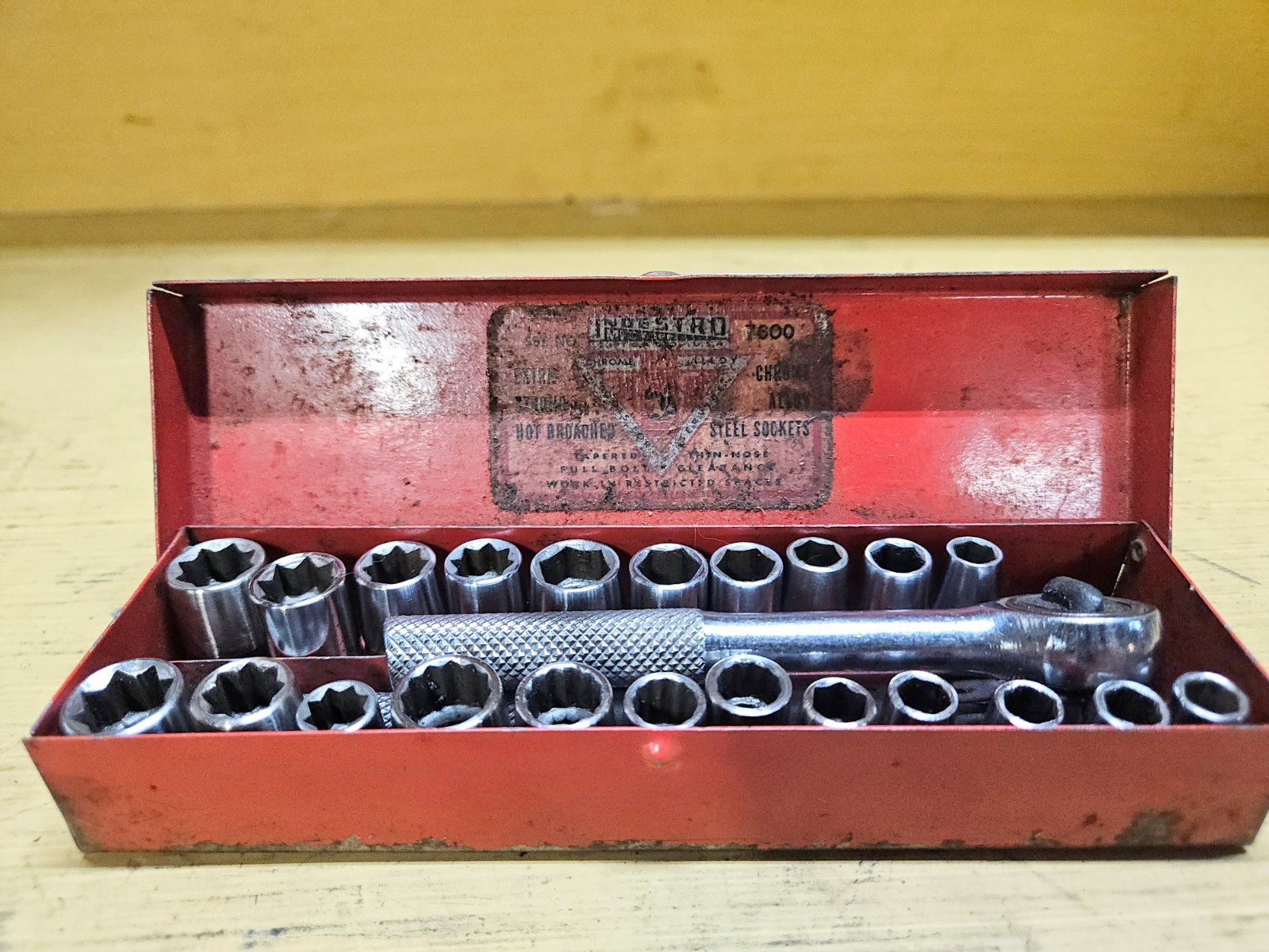 Vintage Indestro No. 7600 1/4” Drive Socket Set w/Metal Box Ratchet Bar Sockets