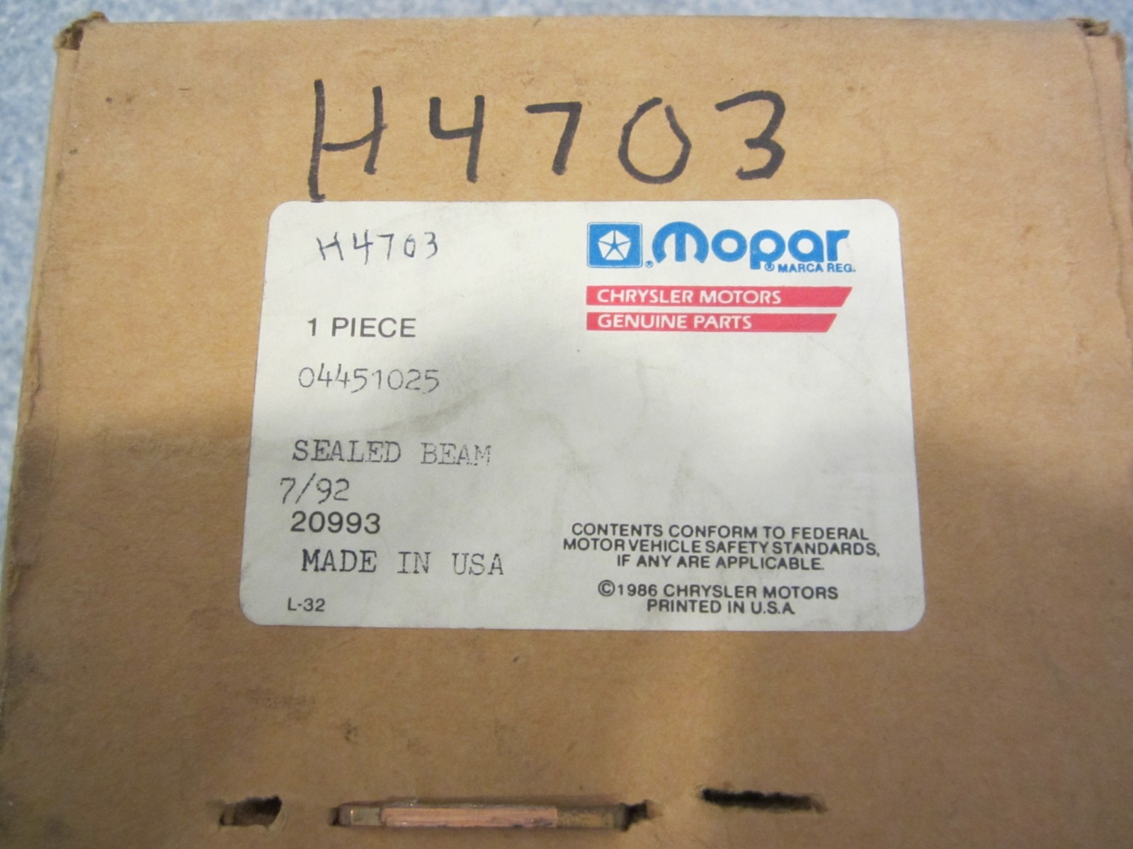 NOS Mopar 4451025 Low Beam Head Lamp Bulb 1991-1993 Chrysler Imperial