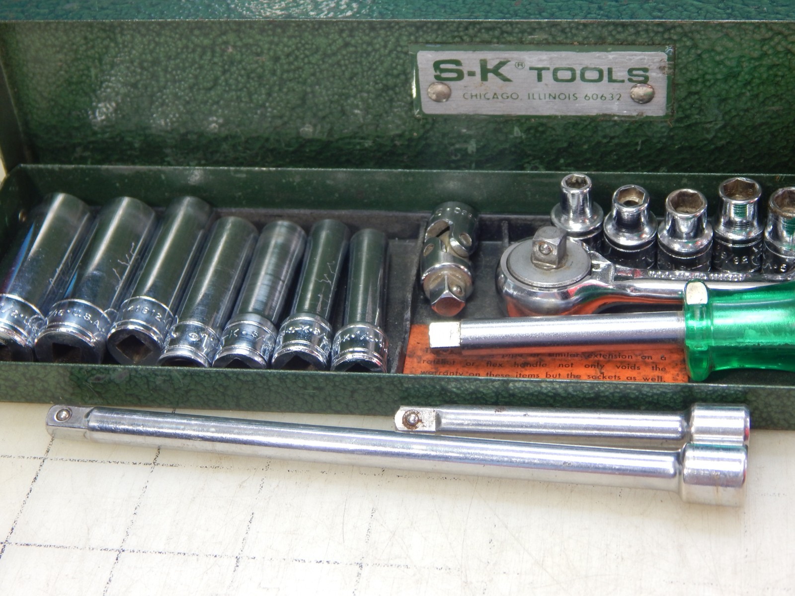 Vintage S-K Tools 4921 21 Pc. 1/4″ Dr. Socket Set & Metal Box, Ratchet, Deep SAE