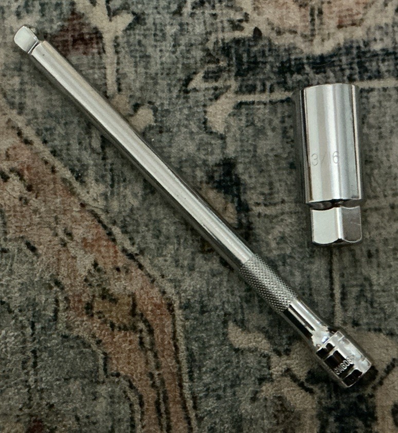 Power Torque GM6085 – 3/8 » Drive Extension Swivel 8″ + 13/16” Spark Plug Socket