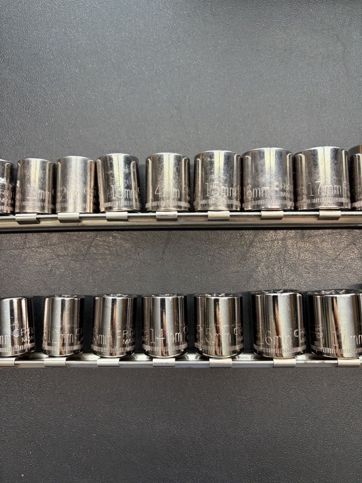 Craftsman USA 16Pc Metric 6mm-21mm 6pt, 13pc 8mm-19mm, 21mm 12pt Socket Set