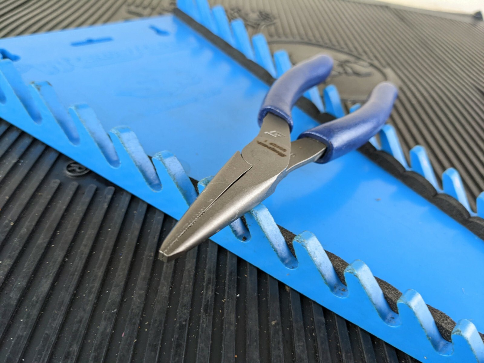 #aq300 Snap-on Tools USA POWER BLUE 6″ Soft Grip Needle Nose Pliers 95ACFMB