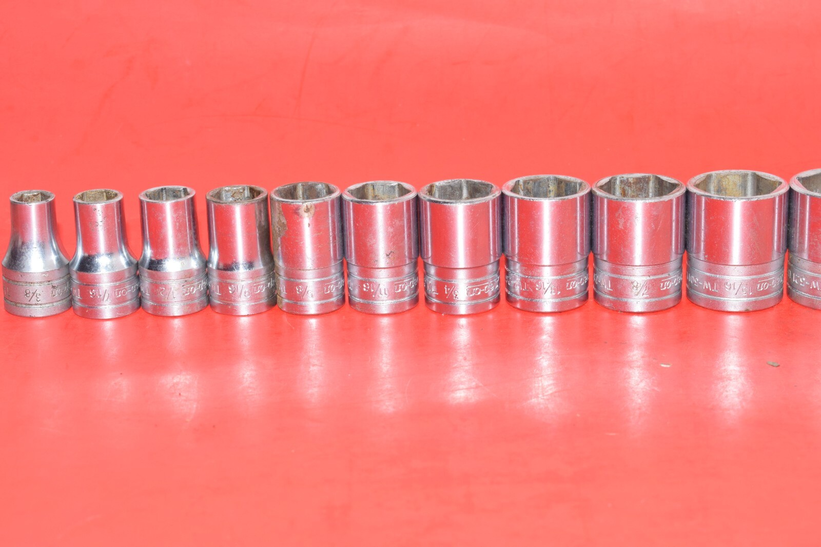 Snap-On 1/2″ Drive 16 PIECE SAE 3/8″ – 1-3/8″ Shallow 6-POINT Flank Socket Set