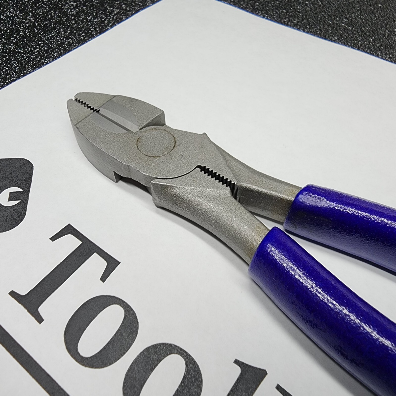 Snap-on Tools USA RARE NOS 7″ DARK PURPLE Heavy-Duty Lineman’s Pliers 57AHLP