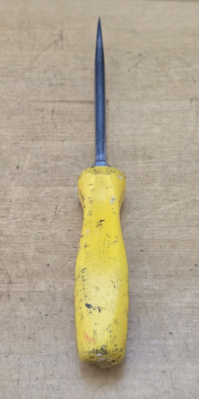 Snap On SDD6-5/16″ Wide Flat Tip X 6″ Long Blade Yellow Hard Handle Screwdriver