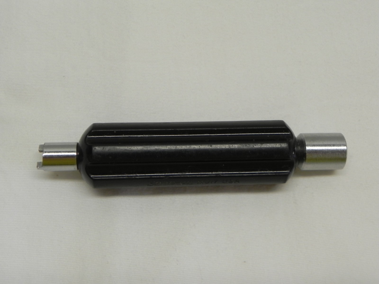 Snap-on 2 Piece MD17 & TR108 Carb Adjustment Tool & Tire Valve Core Tool