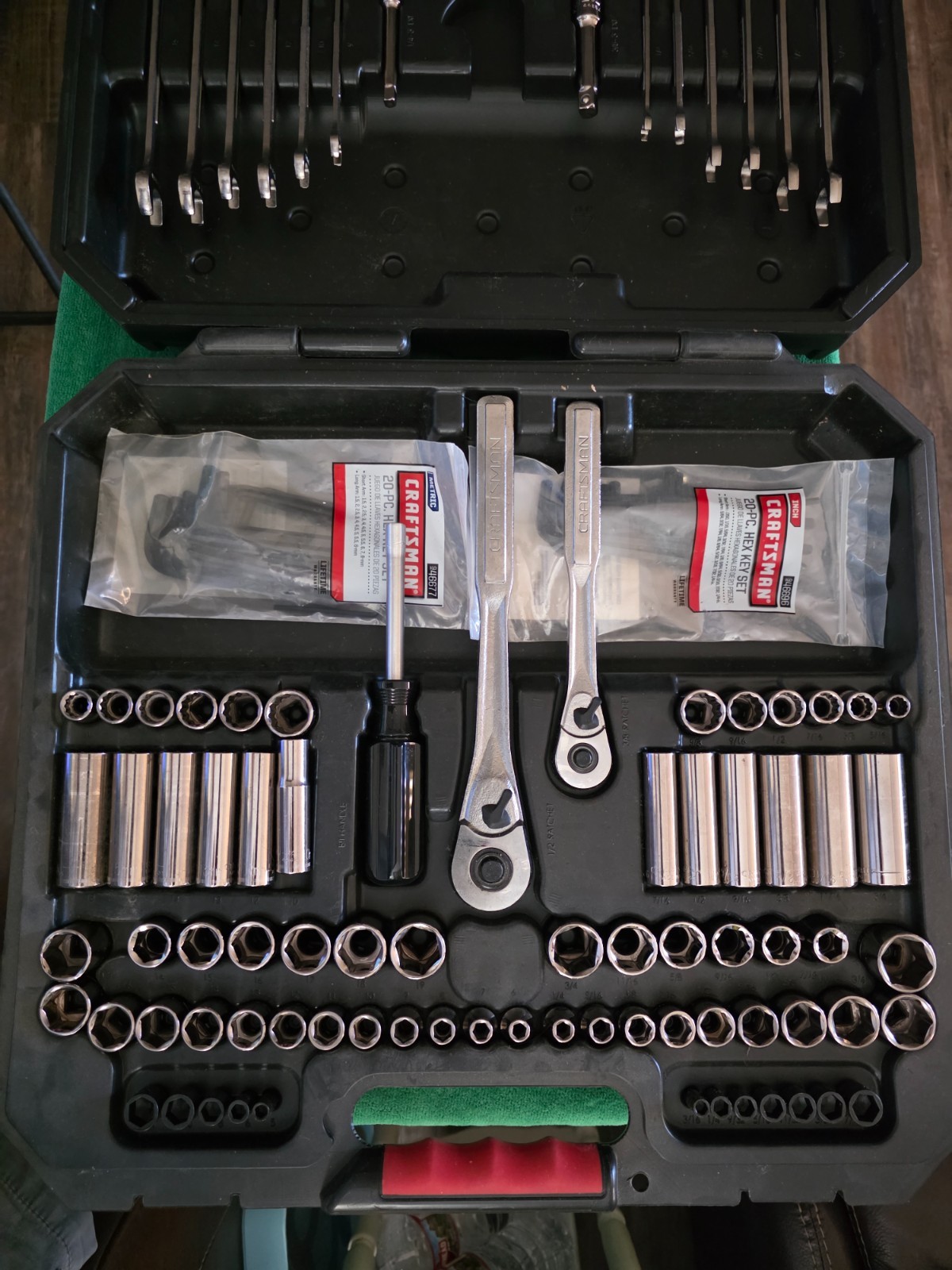 Craftsman 154 pc. socket set SAE/Metric sizes complete with case