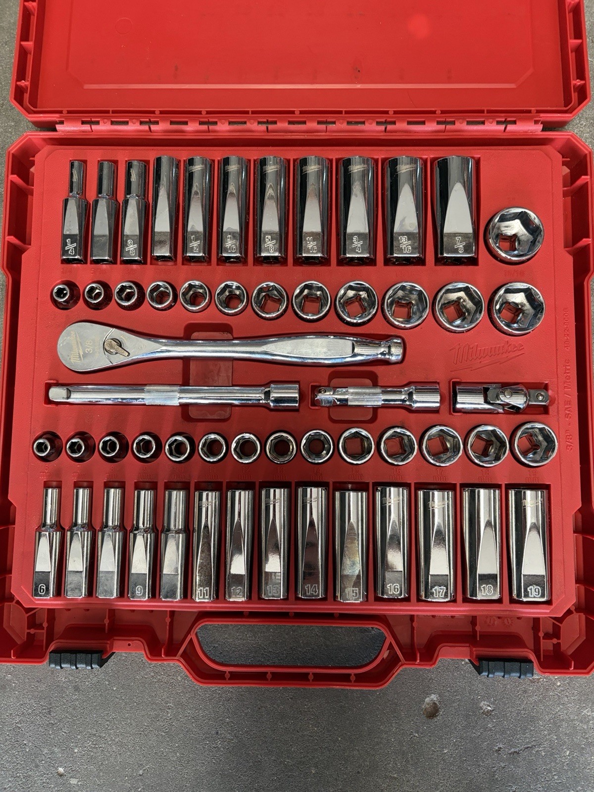 Milwaukee 48-22-9008 56-Pc. 3/8” Drive SAE/Metric Socket Set