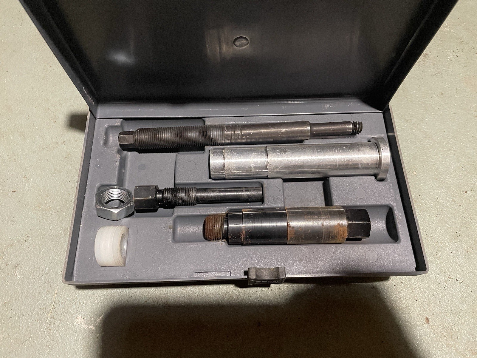 Lisle 65600 Ford 3v Broken Spark Plug Removal Tool Kit
