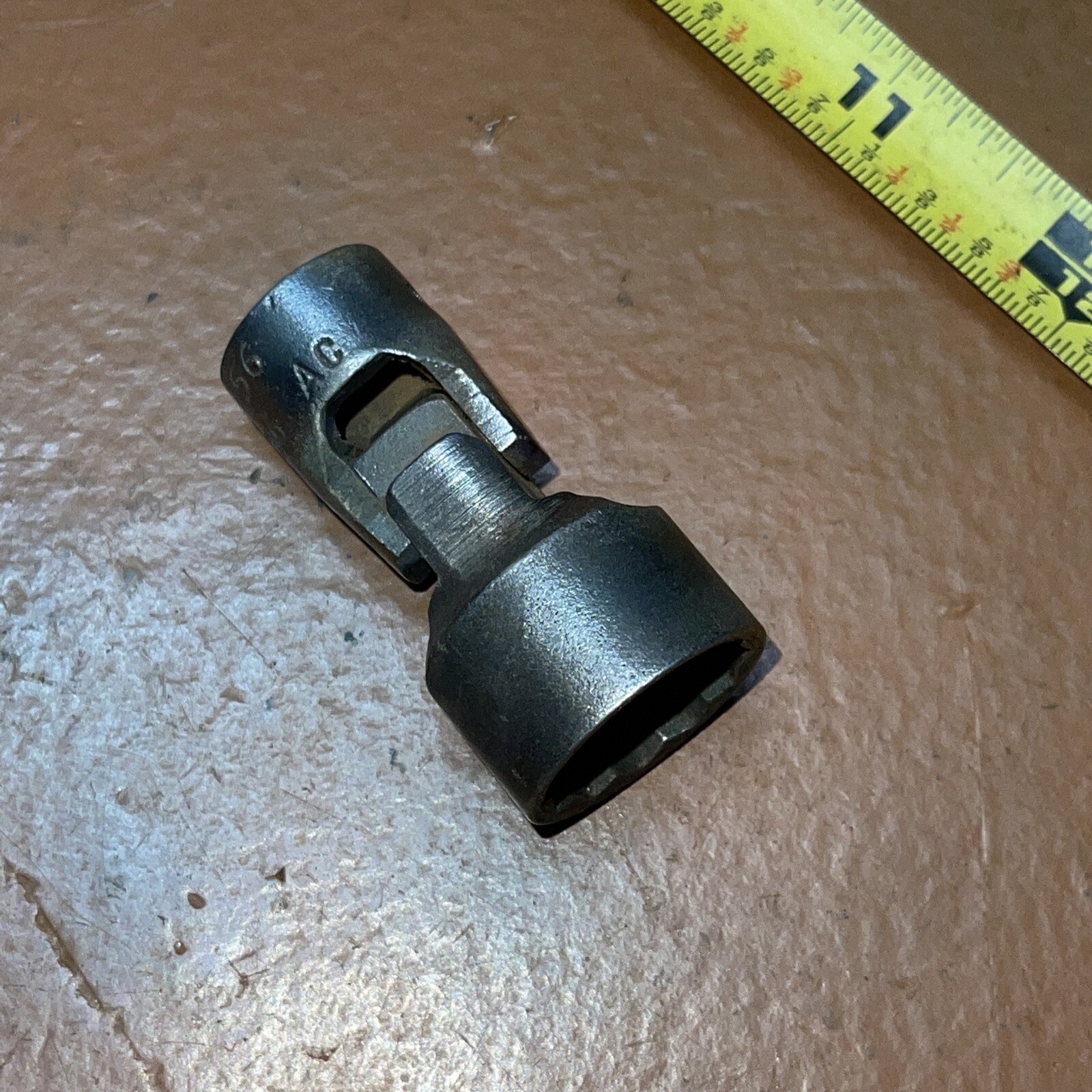 Vintage Wright USA MU56 11/16 In SAE 3/8 drive 12 Point Swivel Wobble socket