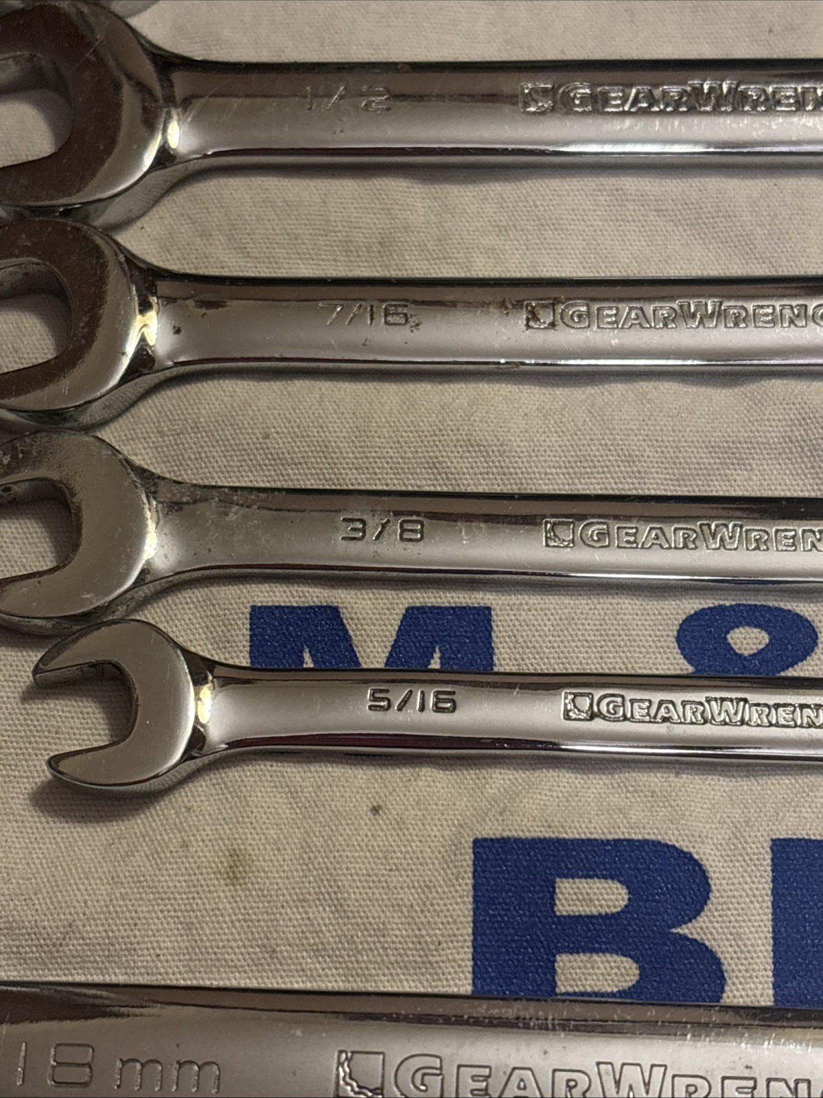 Gearwrench 32 pc Standard & Metric Set, includes bits & holder