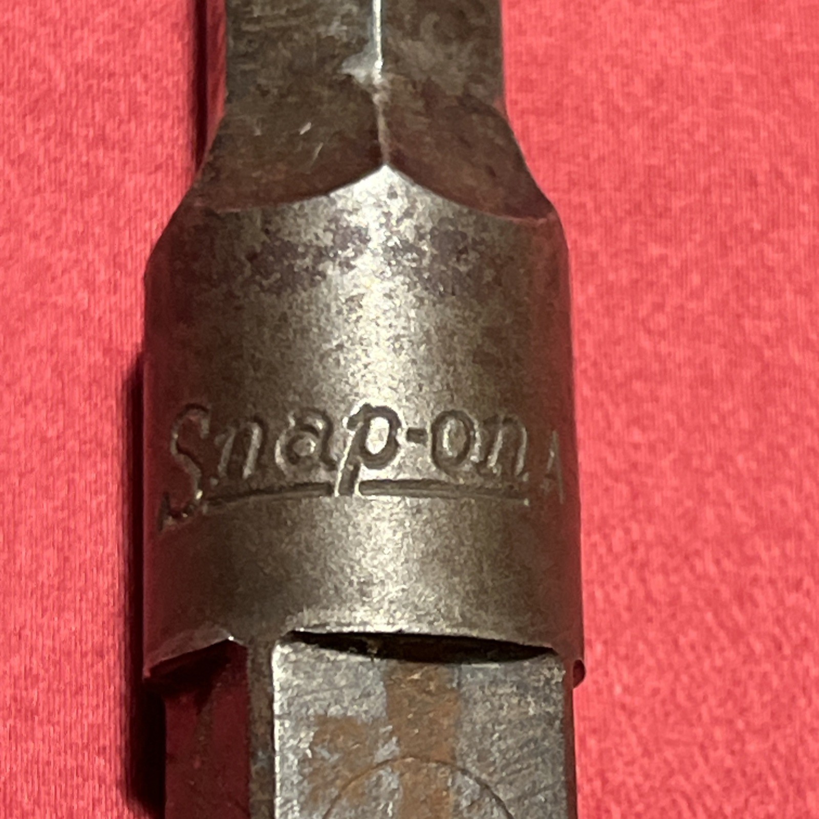Snap-on A3011 Is A 1/2-inch Drive 7/16-inch Hex Shank Quick-change Socket T326