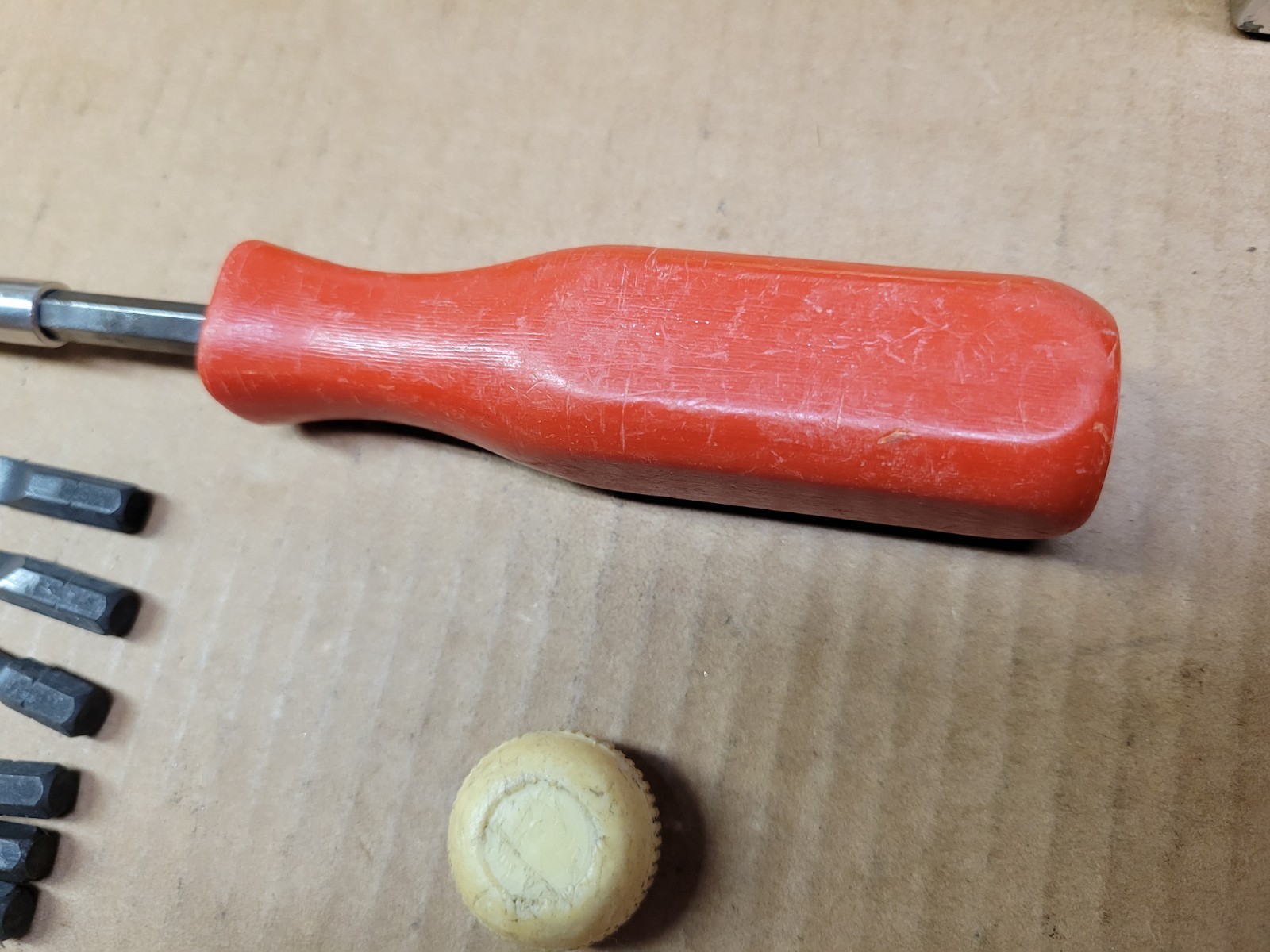 Mac Tools USA Red Hard Handle Bit driver with 6 Bits