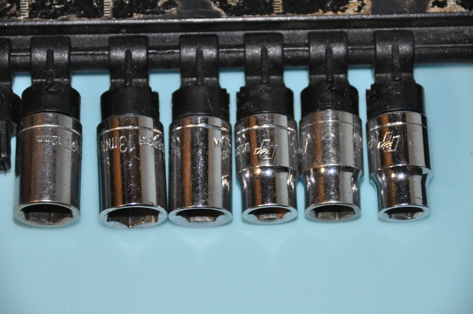 Performance Tool 3/8″ Drive SAE/Metric Ratchet & Socket Set, 13 Pieces