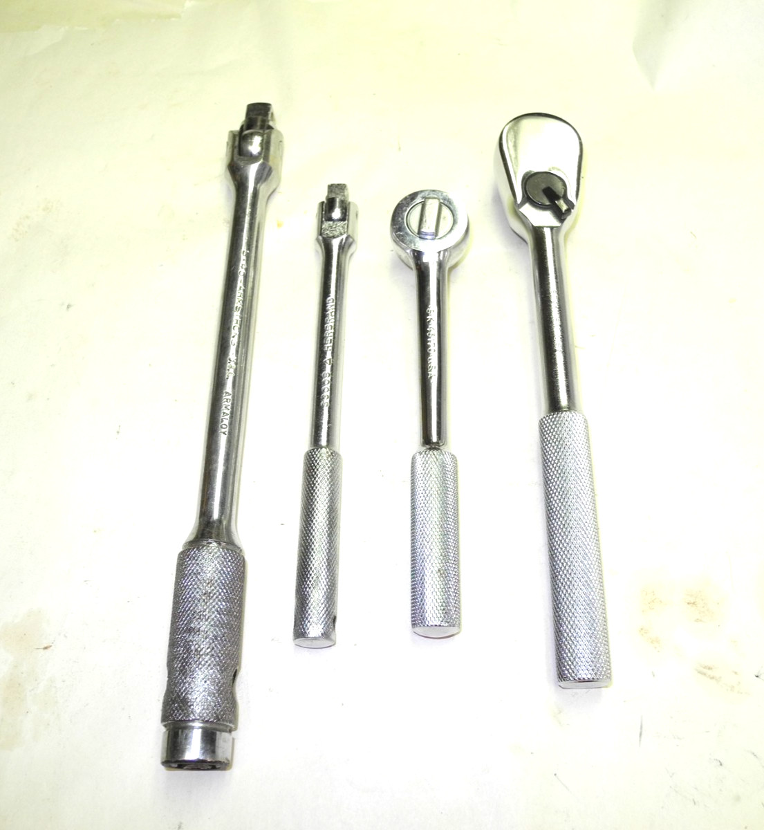 MIXED LOT OF 2 SOCKET DRIVES AND 2 BREAKER BARS, 3/8″ AND 1/2″ NICE CLEAN SHAPE