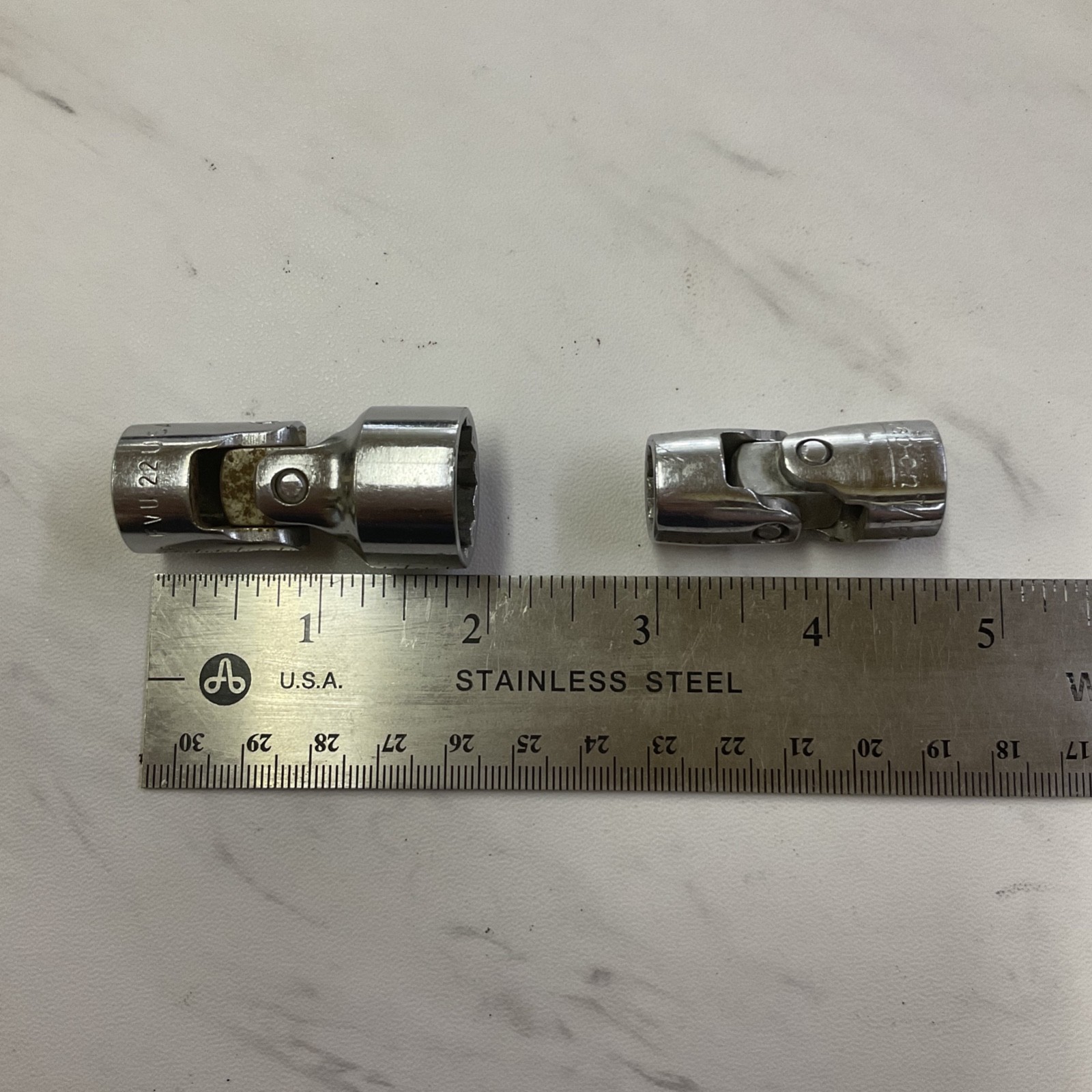 Snap-on Universal Swivel Sockets 12-Pt 3/8″ Dr USA FVU22 (11/16) & FVU14 (7/16)