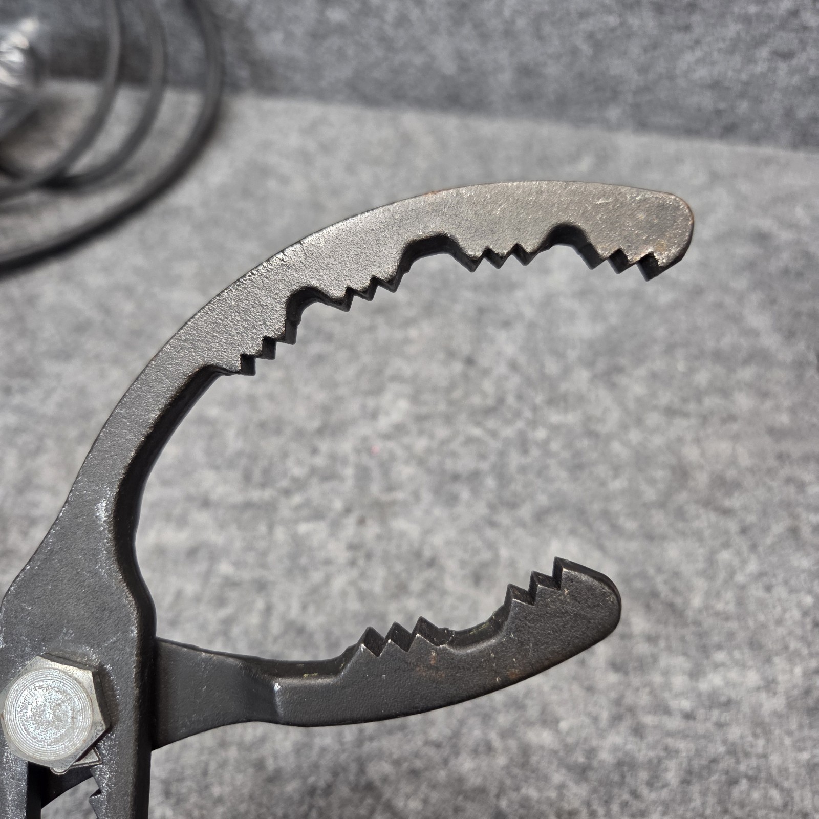 Craftsman PROFESSIONAL USA 20520 Adjustable 2-5″ Diameter Oil Filter Pliers