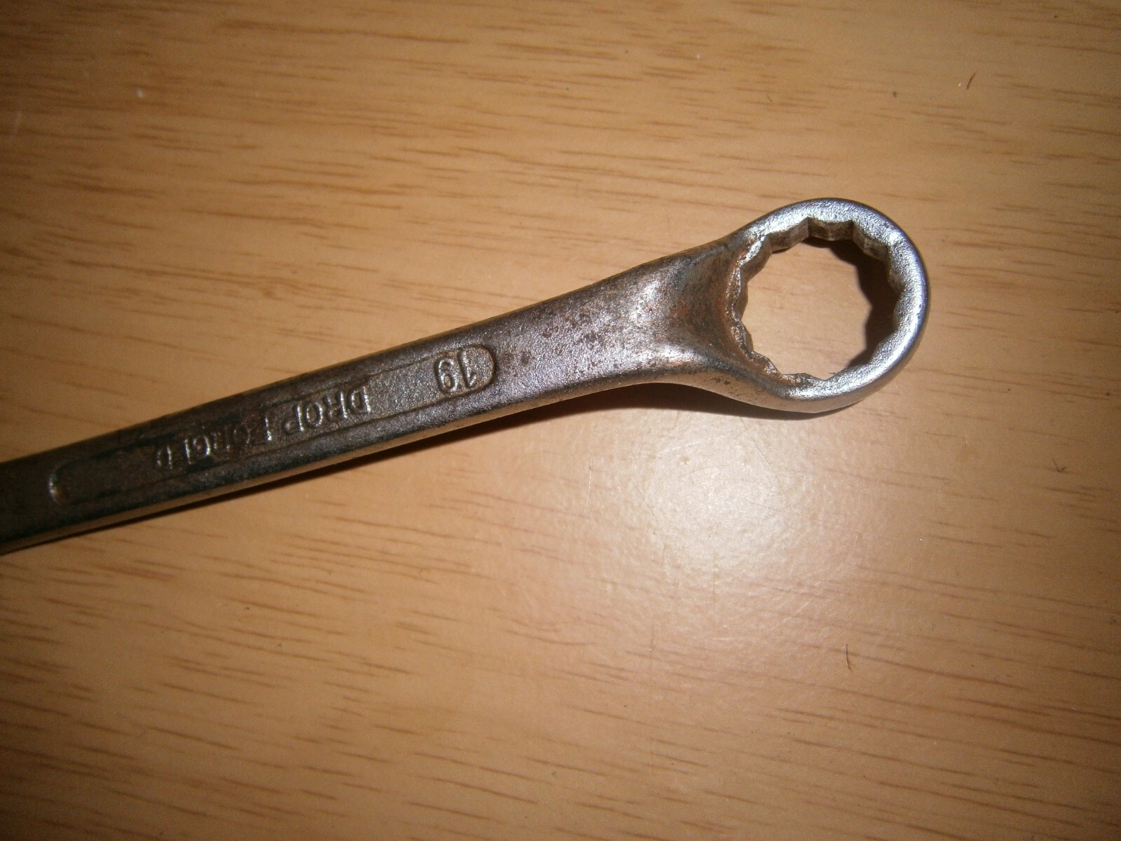 Vintage silver tone spanner. 17mm & 19mm ends (E6a)