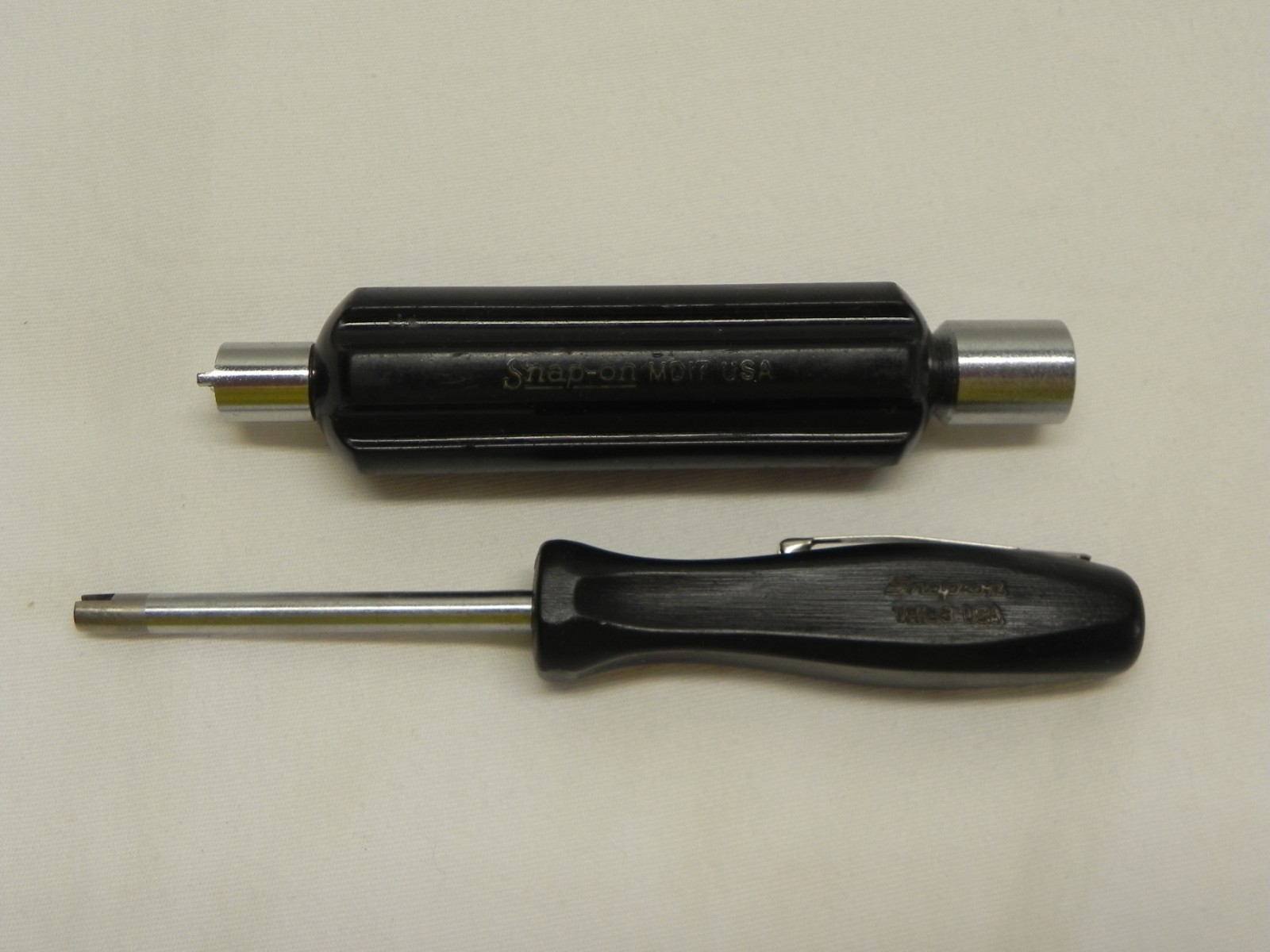 Snap-on 2 Piece MD17 & TR108 Carb Adjustment Tool & Tire Valve Core Tool