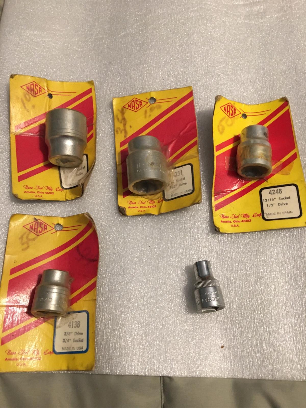 5 Sockets New In Package (4)1/2 Drive 1 1/16 – 1”-13/26-3/8 (1)3/8 -3/4 LB4