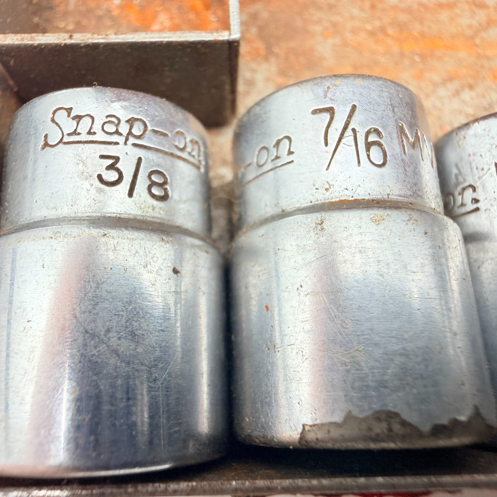 Vintage Snap-On Socket Set w/ Metal Box 7 SAE Sockets 1/4″ Drive USA