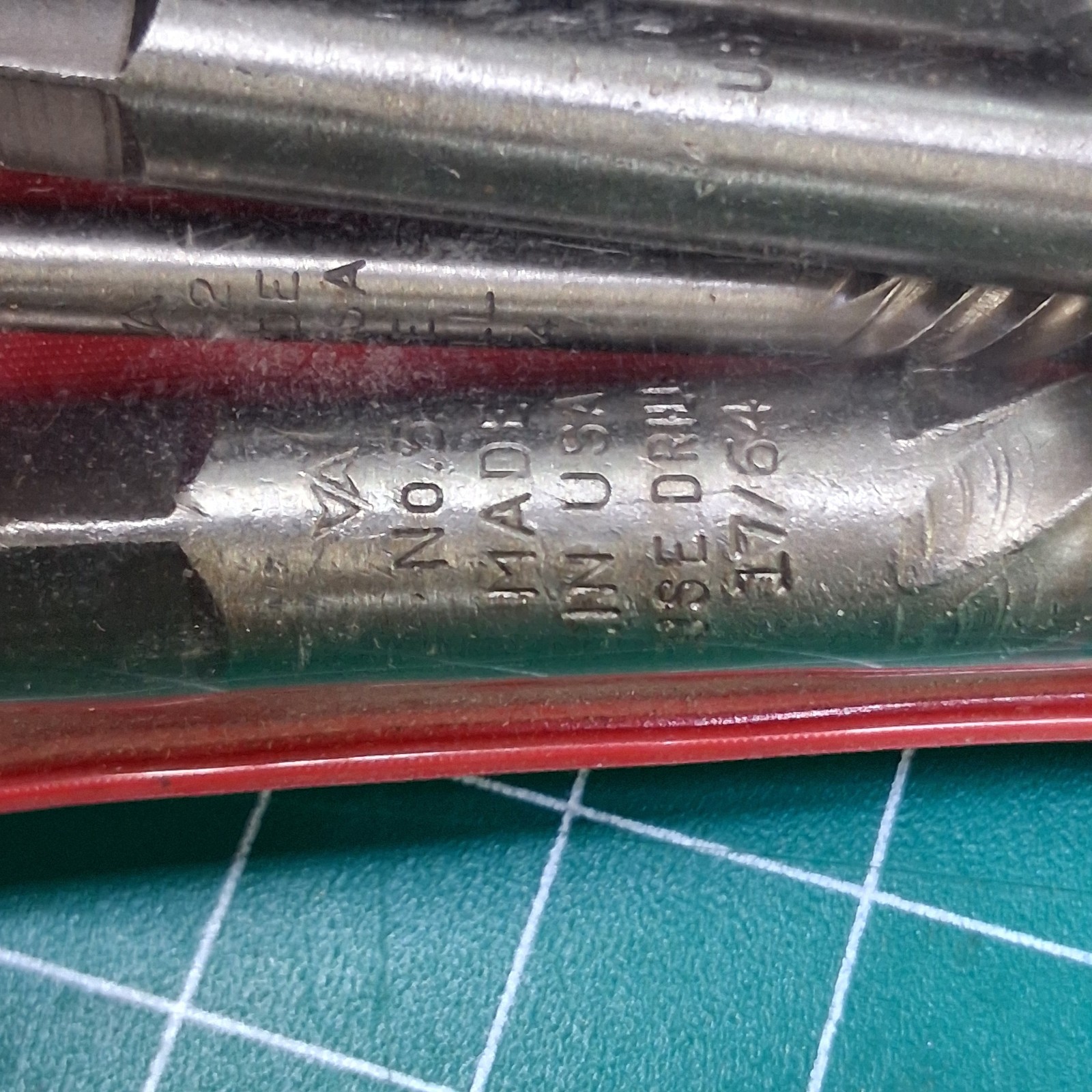 Vintage 4-Piece Spiral Fluted Twist Bolt Screw Extractor Bit Set