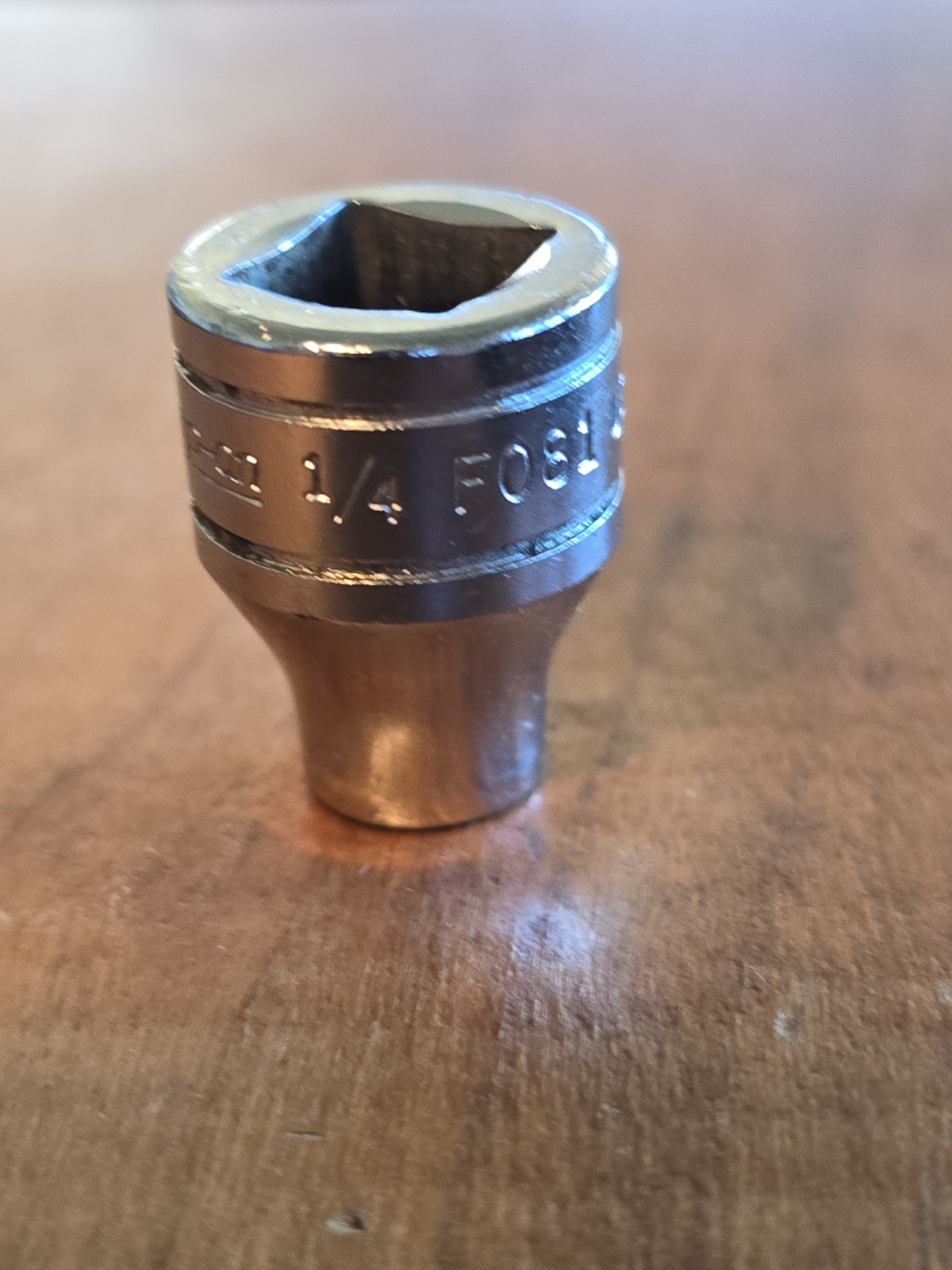 Snap-On F081 3/8″ drive 12-point shallow 1/4″ socket – excellent condition 1984
