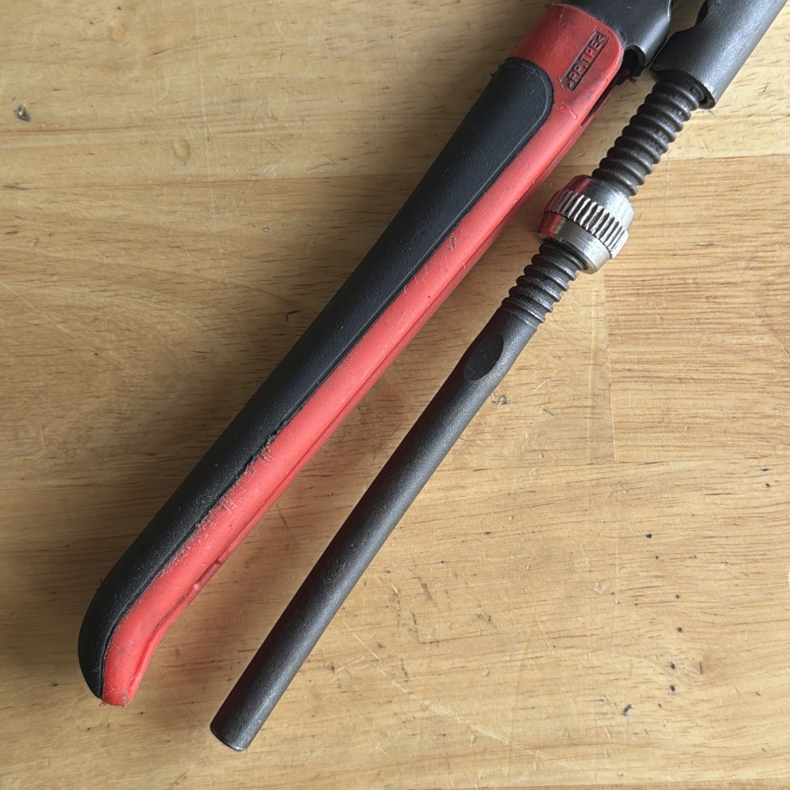 Snap On Tools 12-5/8″ Long Adjustable Plier Wrench Red PWZ1A
