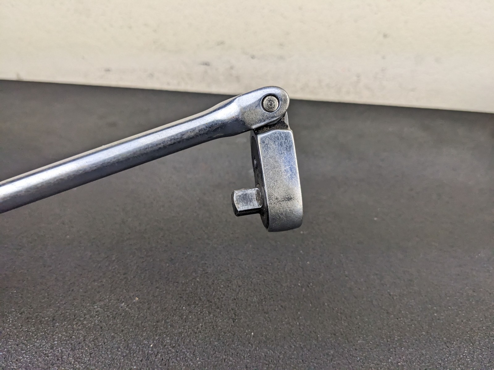 SNAP-ON TOOLS F732, 3/8″ DRIVE 11″ FLEX HEAD OFF-SET ANGLE RATCHET