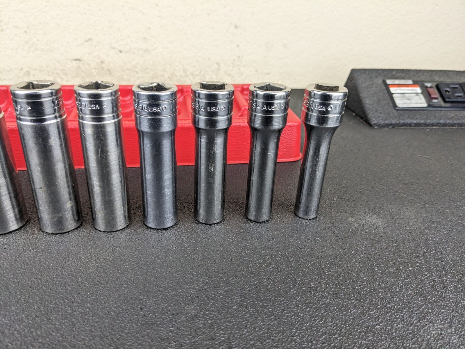 #bo810 Snap-on Tools 1/2″ Drive 6 Point Deep Socket Set 3/8″ to 1-1/8″ 313TSYA