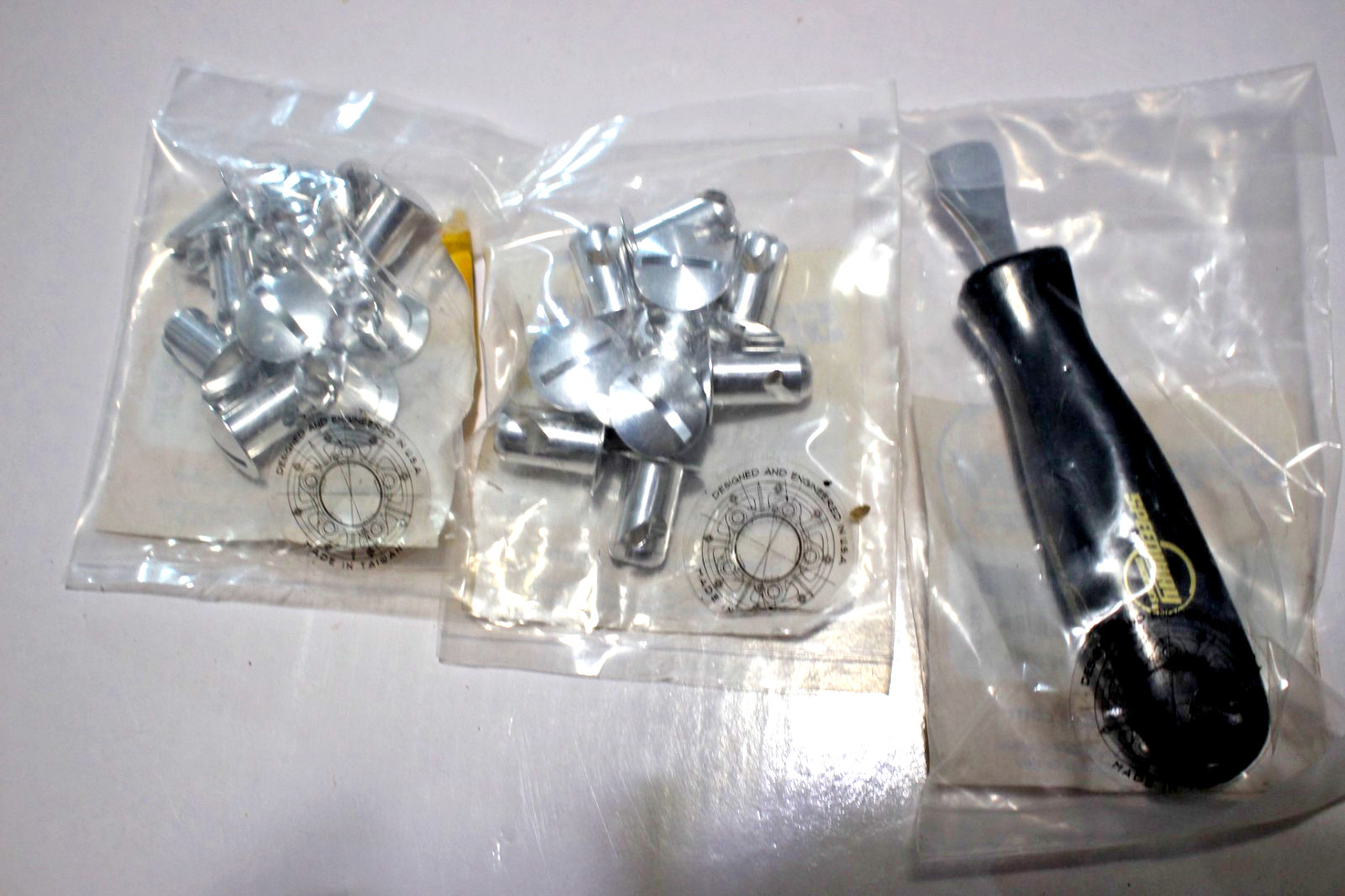 SPEEDWAY MOTORS 20-PIECE SET 1/4 TURN FASTENERS 910-07151 PLUS TOOL 910-89402