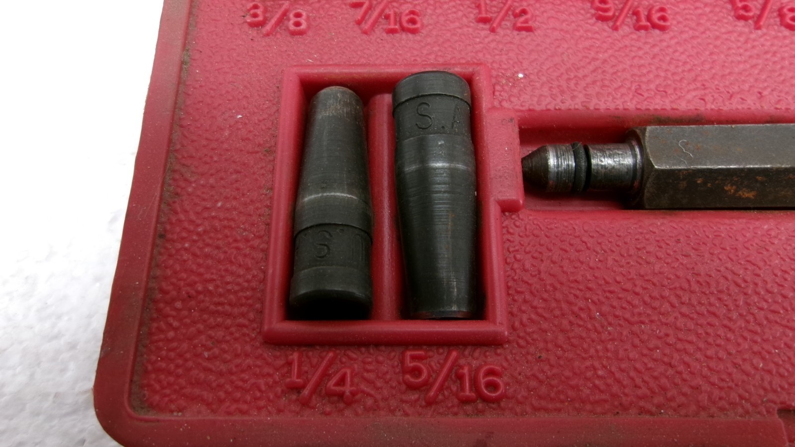 Blue Point tools PGH8A 11 Piece SAE Gasket Punch Set 1/4″ to 1″