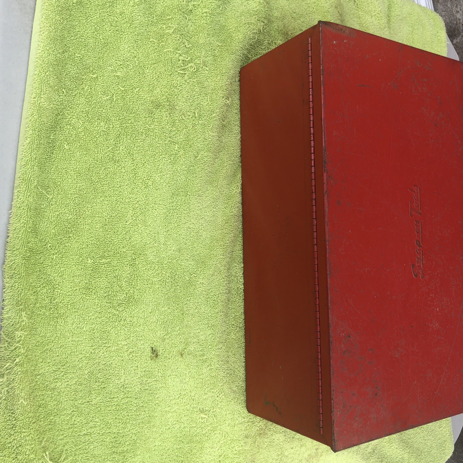 Vintage Snap-On Tools No. KRA-107 Metal Box With Hub Puller