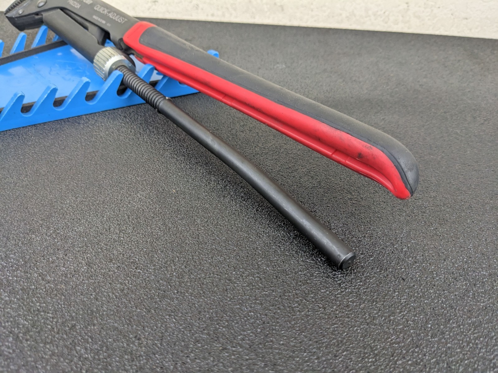 #bo853 Snap-on Tools Red 17″ Soft Grip Quick Adjust Pliers Wrench PWZ2QA