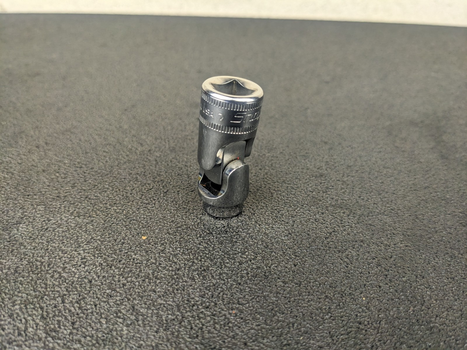 #aj161 Snap On Tools 3/8″ Drive 10mm Metric 6pt Universal Swivel Socket FSUM10A