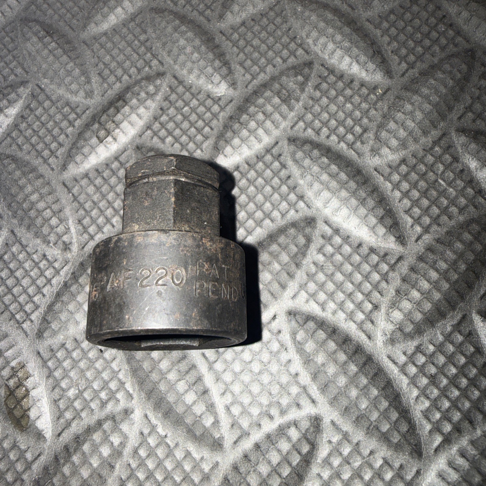 Snap-on Tools USA 3/8″ Drive 11/16″ SAE Low Profile Pass Though Socket AF220