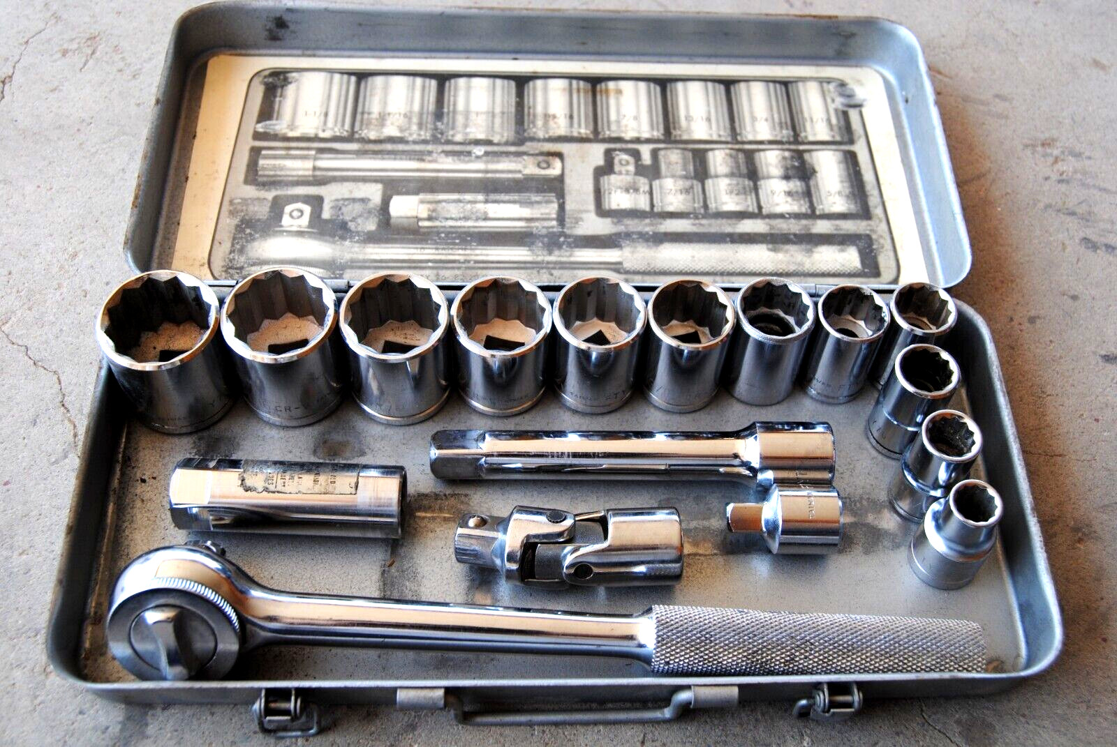 complete 17 piece 1/2 drive socket ratchet set in case 7/16 to 1 1/8 tool kit